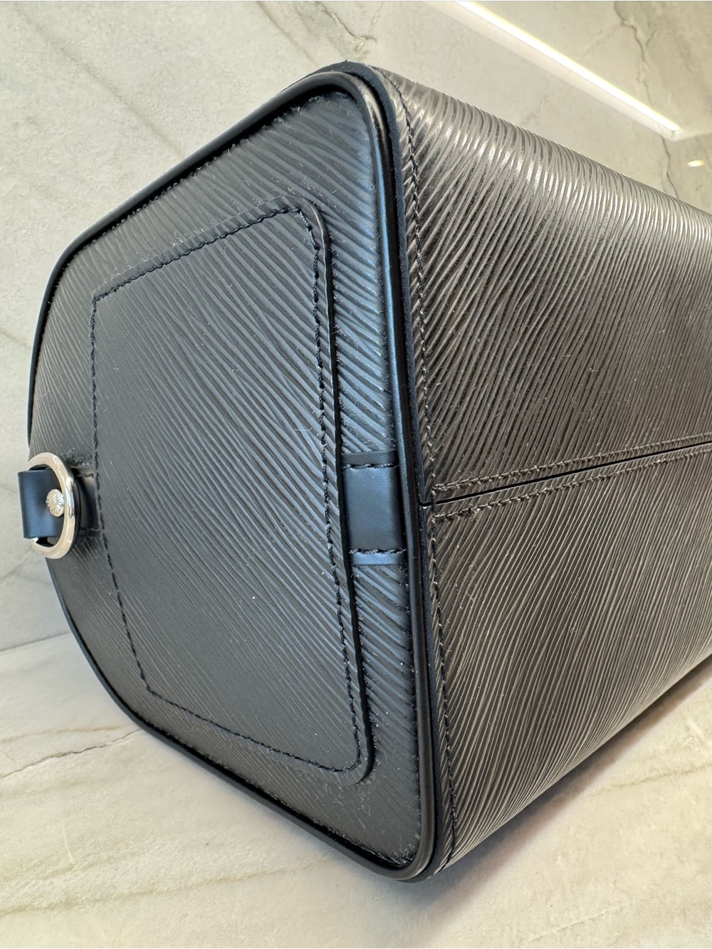 Louis Vuitton Speedy 25 Bandouliere in Epi Noir Leather - Picture 14 of 17